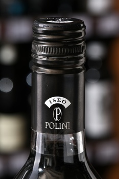 Iseo Creme de Cassis Liqueur - ликер Изео Крем де Кассис 0.7 л