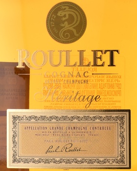 Roullet Heritage Grande Champagne gift box - коньяк Рулле Эритаж Гранд Шампань 0.7 л в п/у с деревянной рамкой