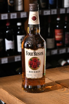 Four Roses Bourbon - виски Фо Роузес Бурбон 0.7 л