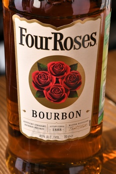 Four Roses Bourbon - виски Фо Роузес Бурбон 0.7 л