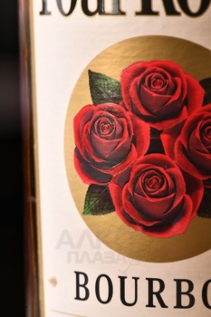Four Roses Bourbon - виски Фо Роузес Бурбон 0.7 л