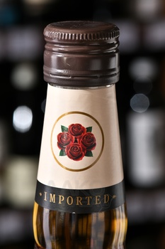 Four Roses Bourbon - виски Фо Роузес Бурбон 0.7 л