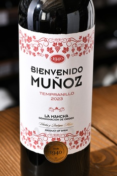 Bienvenido Munoz Tempranillo La Mancha DO - вино Бьенвенидо Муньос Темпранильо Ла Манча ДО 0.75 л красное полусухое