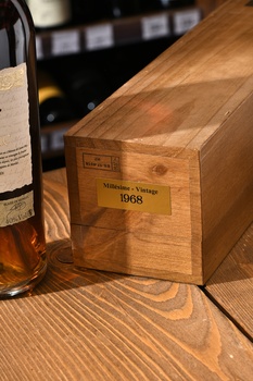 Armagnac Monluc 1968 - арманьяк Монлюк 1968 год 0.7 л в п/у дерево