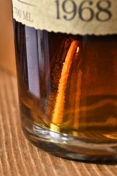 Armagnac Monluc 1968 - арманьяк Монлюк 1968 год 0.7 л в п/у дерево