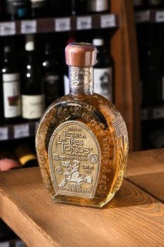 Los Tres Tonos Reposado - текила Лос Трес Тонос Репосадо 0.7 л