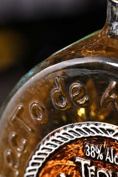 Los Tres Tonos Anejo - текила Лос Трес Тонос Аньехо 0.5 л