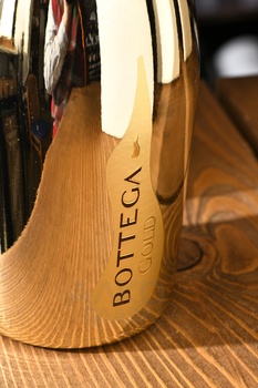 Bottega Gold Prosecco Brut - вино игристое Боттега Голд Просекко Брют серия Вино Поэтов 0.75 л в п/у прозрачная
