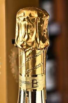 Bottega Gold Prosecco Brut - вино игристое Боттега Голд Просекко Брют серия Вино Поэтов 0.75 л в п/у прозрачная