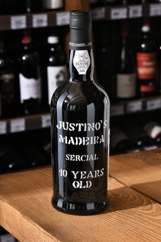 Justino’s Madeira Sercial Dry 10 Years Old - Жустинос Мадера Серсиаль Драй 10 лет 0.75 л