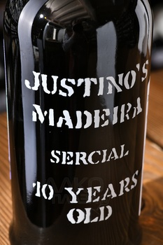 Justino’s Madeira Sercial Dry 10 Years Old - Жустинос Мадера Серсиаль Драй 10 лет 0.75 л