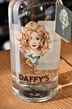 Gin Daffys Small Batch Premium - джин Даффис Смолл Бэтч Премиум 0.7 л