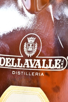Dellavalle Invecchiata e Affinata in botti da Passito Di Pantelleria - граппа Делавалле Инвеккьята э Аффината ин ботти да Пассито ди Пантеллерия 0.7 л в д/у