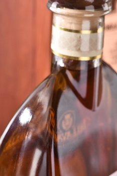 Dellavalle Invecchiata e Affinata in botti da Passito Di Pantelleria - граппа Делавалле Инвеккьята э Аффината ин ботти да Пассито ди Пантеллерия 0.7 л в д/у