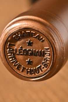 Chateau Larrivet Haut-Brion Pessac-Leognan AOC - вино Шато Ларриве О-Брион Пессак Леоньян АОК 0.75 л красное сухое