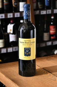 Chateau Smith Haut Lafitte Grand Cru Classe Pessac-Leognan - вино Шато Смит О-Лафит Гран Крю Классе Пессак-Леоньян 0.75 л красное сухое