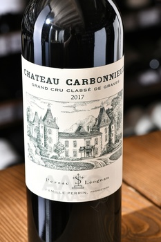 Chateau Carbonnieux Grand Cru Classe Pessac-Leognan - вино Шато Карбонье Гран Крю Классе Пессак-Леоньян 2017 год 0.75 л красное сухое