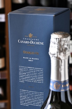 Champagne Canard-Duchene Charles VII Blanc de Blancs - шампанское Шампань Канар-Дюшен Шарль 7 Блан де Блан 2020 год 0.75 л белое брют в п/у