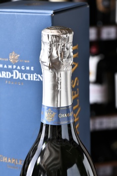Champagne Canard-Duchene Charles VII Blanc de Blancs - шампанское Шампань Канар-Дюшен Шарль 7 Блан де Блан 2020 год 0.75 л белое брют в п/у