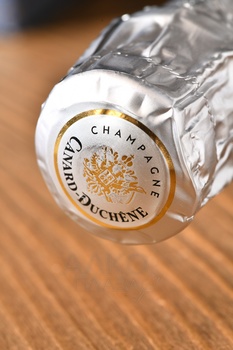 Champagne Canard-Duchene Charles VII Blanc de Blancs - шампанское Шампань Канар-Дюшен Шарль 7 Блан де Блан 2020 год 0.75 л белое брют в п/у