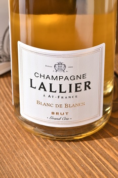Lallier Blanc de Blancs Grand Cru - шампанское Лалье Блан де Блан Гран Крю 0.75 л белое брют в п/у