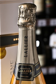 Lallier Blanc de Blancs Grand Cru - шампанское Лалье Блан де Блан Гран Крю 0.75 л белое брют в п/у