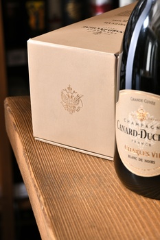 Champagne Canard-Duchene Charles VII Blanc de Noirs - шампанское Шампань Канар-Дюшен Шарль 7 Блан де Нуар 0.75 л белое брют в п/у