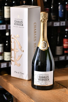 Charles Heidsieck Blanc de Blancs - шампанское Шарль Хайдсик Блан де Блан 0.75 л белое брют в п/у