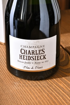 Charles Heidsieck Blanc de Blancs - шампанское Шарль Хайдсик Блан де Блан 0.75 л белое брют в п/у