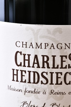 Charles Heidsieck Blanc de Blancs - шампанское Шарль Хайдсик Блан де Блан 0.75 л белое брют в п/у