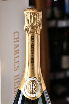Charles Heidsieck Blanc de Blancs - шампанское Шарль Хайдсик Блан де Блан 0.75 л белое брют в п/у