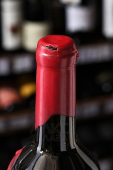 Вино Гиневан Армения Голд 0.75 л красное полусладкое