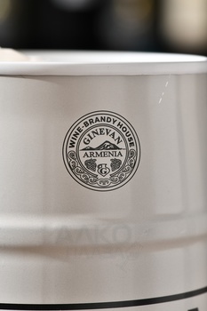 Водка Бочка Гиневана Пшеничная белая 0.75 л