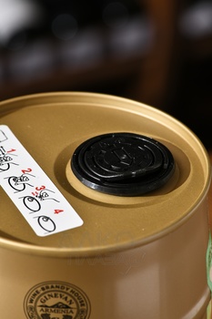 Водка Бочка Гиневана Пшеничная золотая 0.75 л