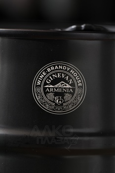 Водка Бочка Гиневана Пшеничная чёрная 0.75 л