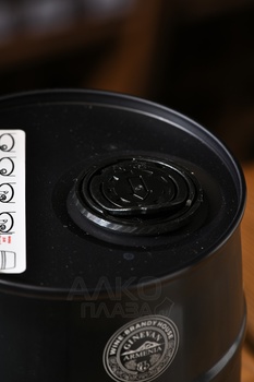 Водка Бочка Гиневана Пшеничная чёрная 0.75 л