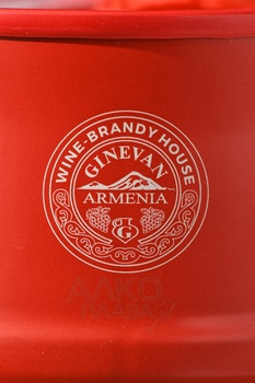 Водка Бочка Гиневана Пшеничная красная 0.75 л