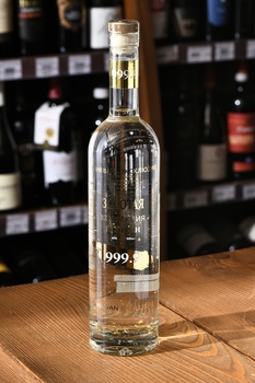 Водка Гиневан Золотая Коллекция Пшеничная 0.5 л