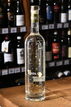 Водка Гиневан Золотая Коллекция Пшеничная 0.7 л