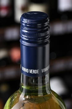 Vinho Verde Pavao Escolha - вино Винью Верде Павао Эсколья 2023 год 0.75 л белое полусухое