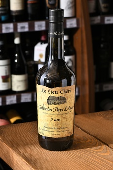 Le Lieu Cheri Calvados Pays d’Auge 5 ans - кальвадос Ле Лье Шери Кальвадос Пэи Дож 5 лет 0.7 л