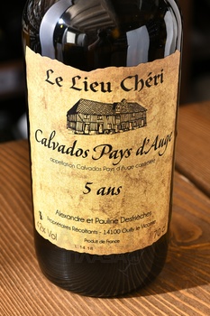 Le Lieu Cheri Calvados Pays d’Auge 5 ans - кальвадос Ле Лье Шери Кальвадос Пэи Дож 5 лет 0.7 л
