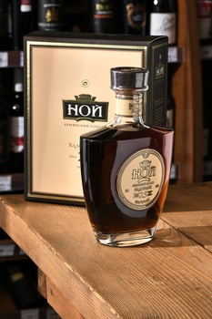 Коньяк Ной Властелин 25 лет 0.7 л в п/у