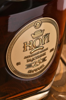 Коньяк Ной Властелин 25 лет 0.7 л в п/у