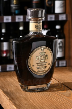 Коньяк Ной Властелин 25 лет 0.7 л в п/у