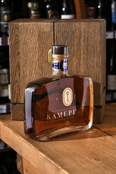 Коньяк ОС Камергер 45 лет 0.7 л в д/у