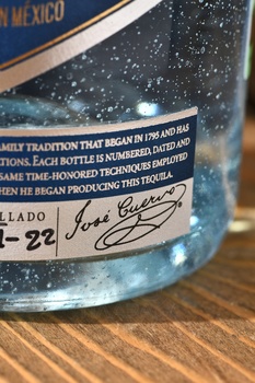 Jose Cuervo Platino Reserva de la Familia - текила Хосе Куэрво Платино Резерва де ла Фамилия 0.75 л