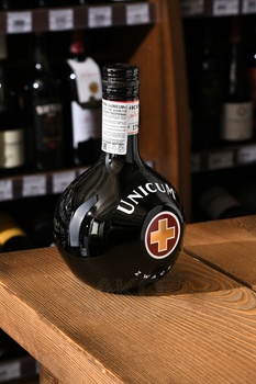 Zwack Unicum - ликер Цвак Уникум 0.7 л