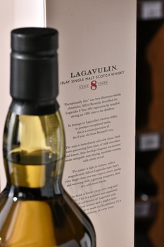 Lagavulin 8 years - виски Лагавулин 8 лет 0.7 л в п/у