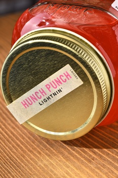 Ole Smoky Hunch Punch Moonshine - водка Оле Смоуки Хэнч Панч Лайтнин 0.75 л